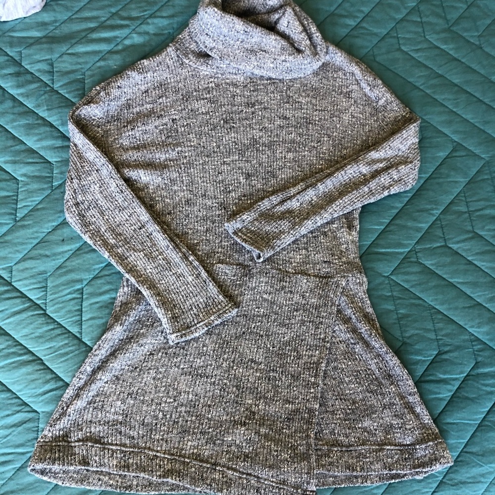 Free People Gray Sweater Tunic. Size Small.